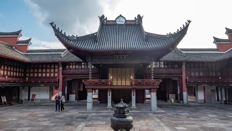 Ningbo skyline — Auto hub in China