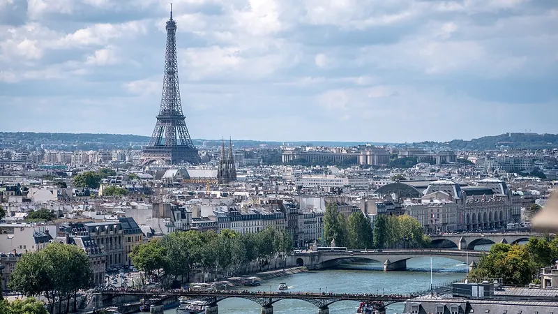 Paris skyline — Life Sciences hub in France
