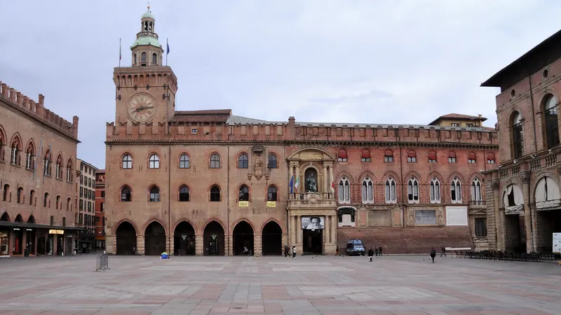 Bologna skyline — Retail hub in Italy