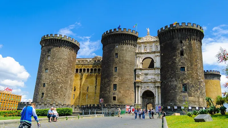 Naples skyline — Retail hub in Italy