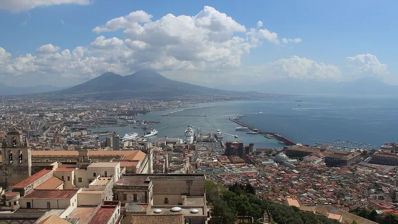 Naples skyline — Travel and Hospitality hub in Italy
